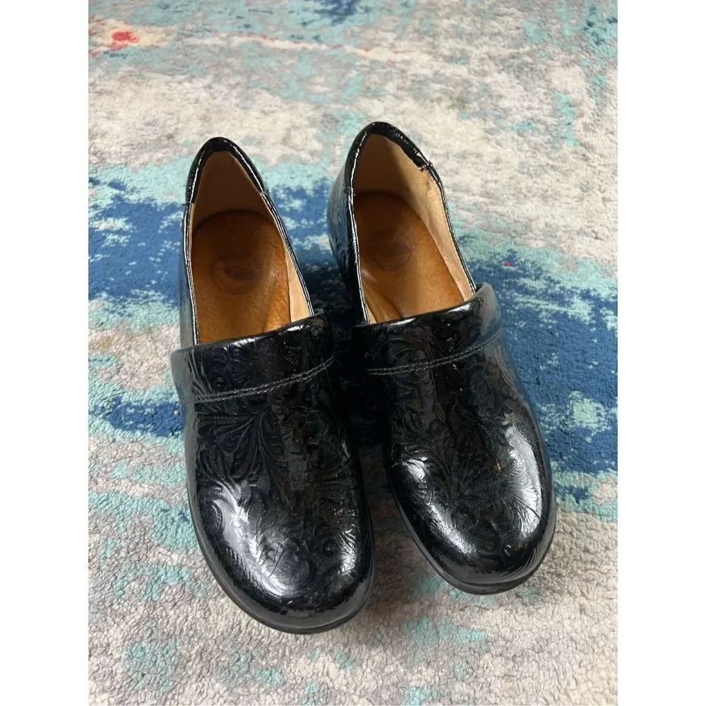 Nurture Womens Black Clogs Size 8